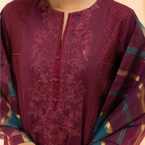 Sapphire 3 piece embroidered set - Picture 3 of 3